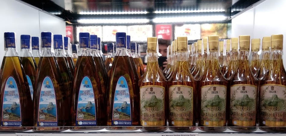 Hierbas Ibicencas il liquore tipico di Ibiza - My Hotels Ibiza