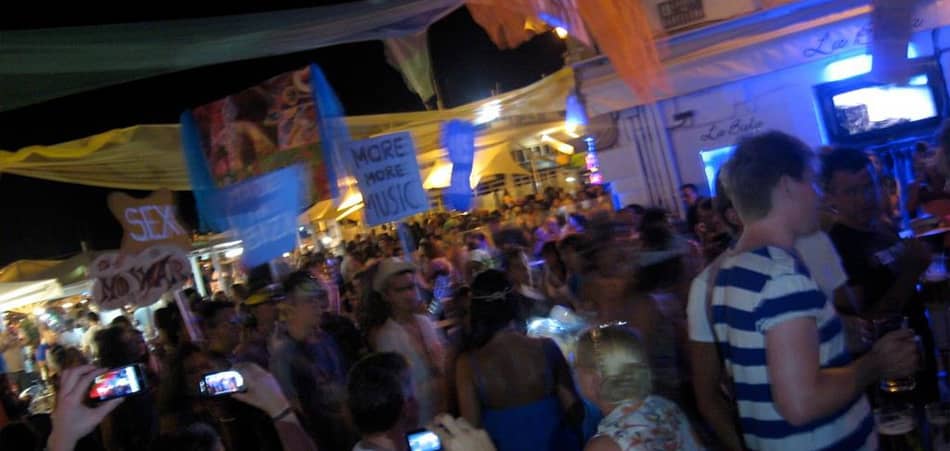 locali al porto di Ibiza